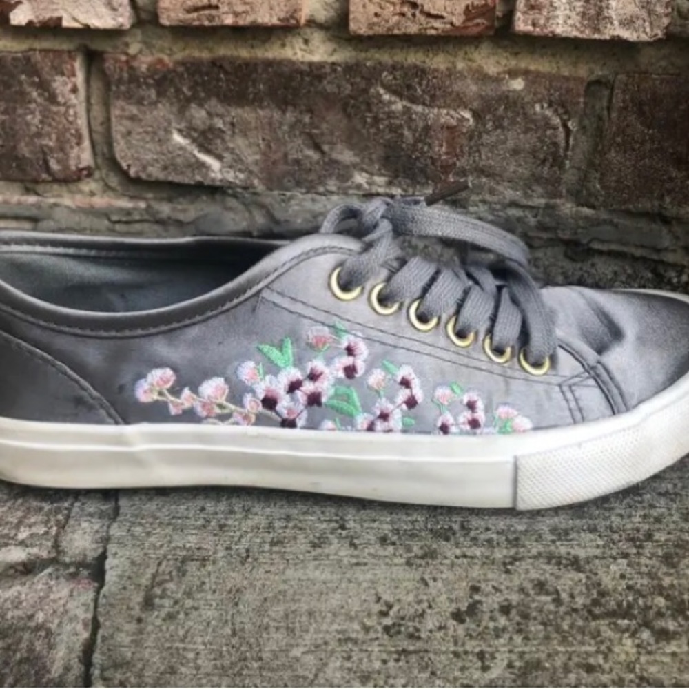 BONGO Silver-Satin Embroidered Sneakers (Size 7)